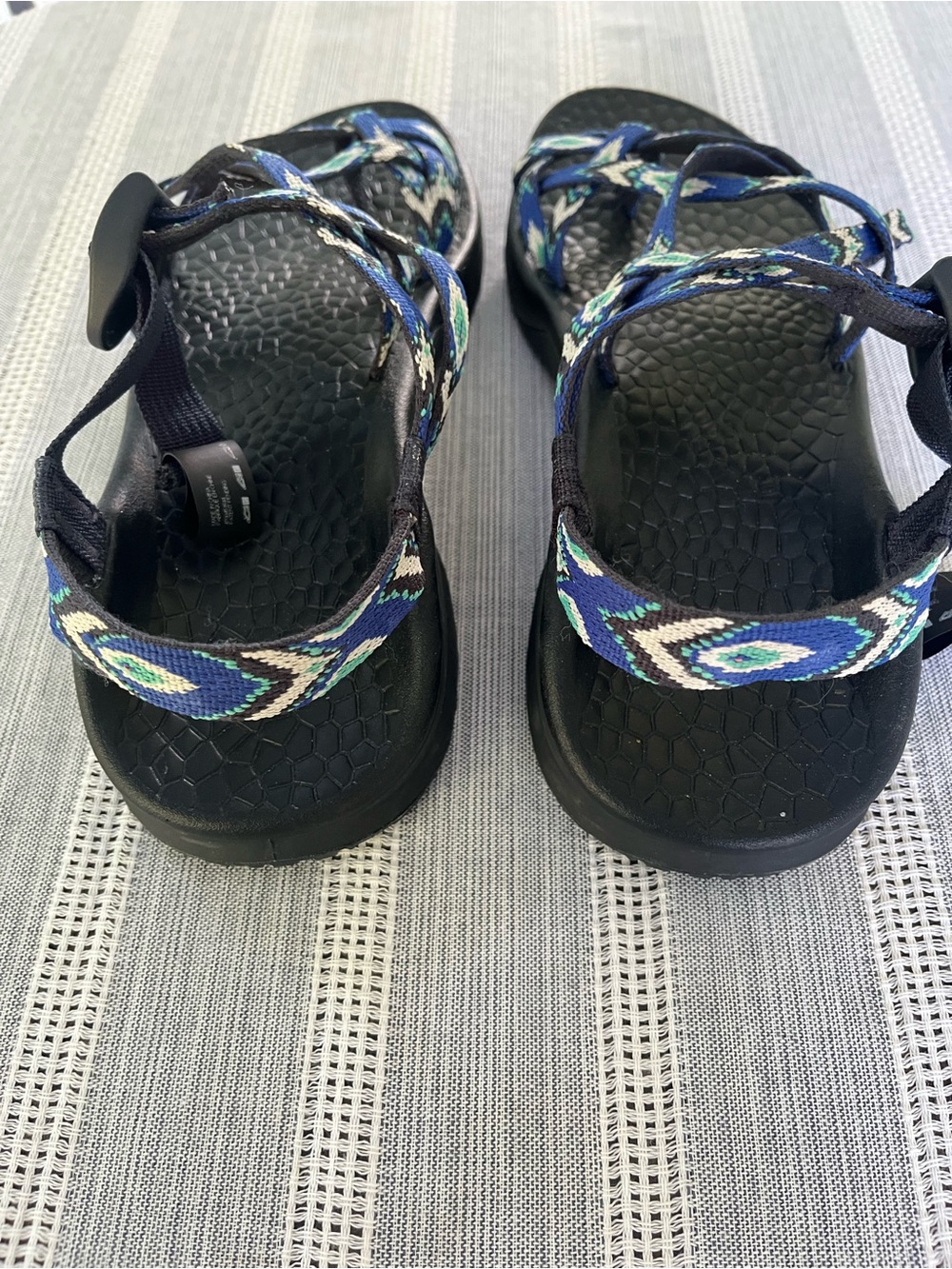10 Chaco Blue Aztec Patterned Strappy Sandals - Picture 4 of 7